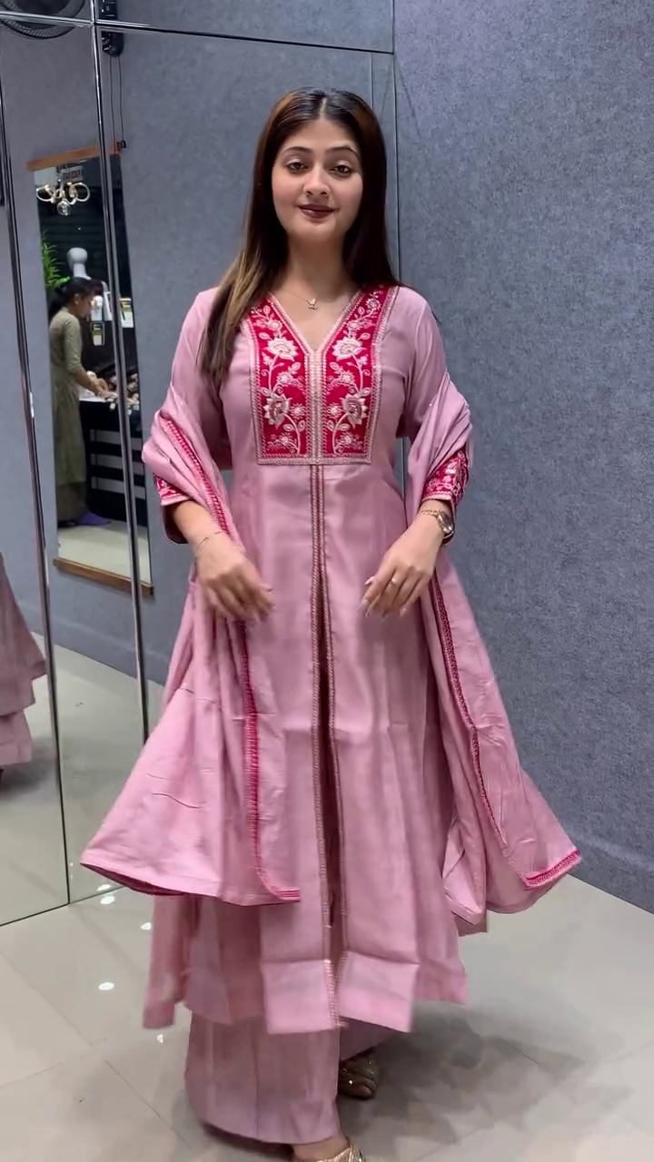 Graceful Blush Pink Anarkali Set – Perfect for Festive Occasions 💖