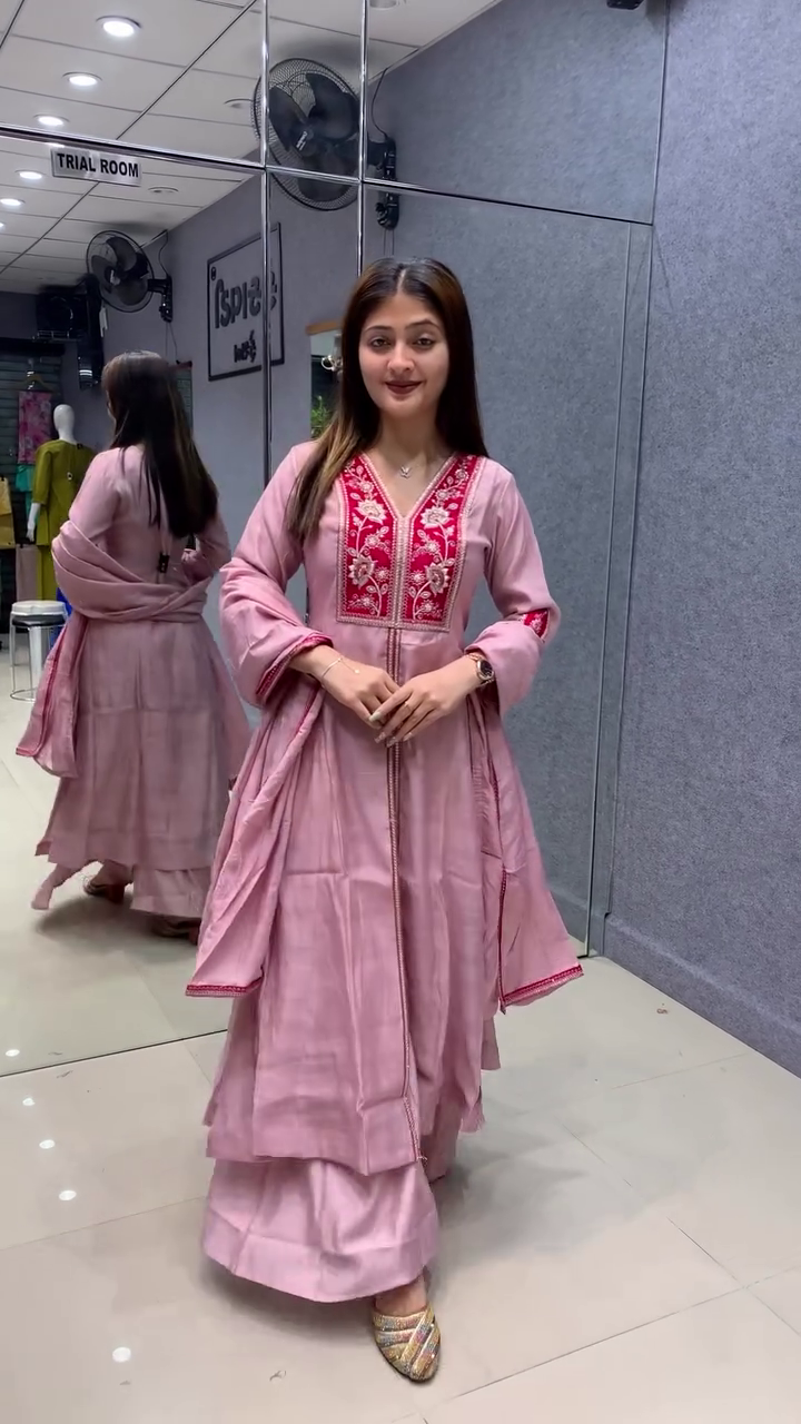 Graceful Blush Pink Anarkali Set – Perfect for Festive Occasions 💖