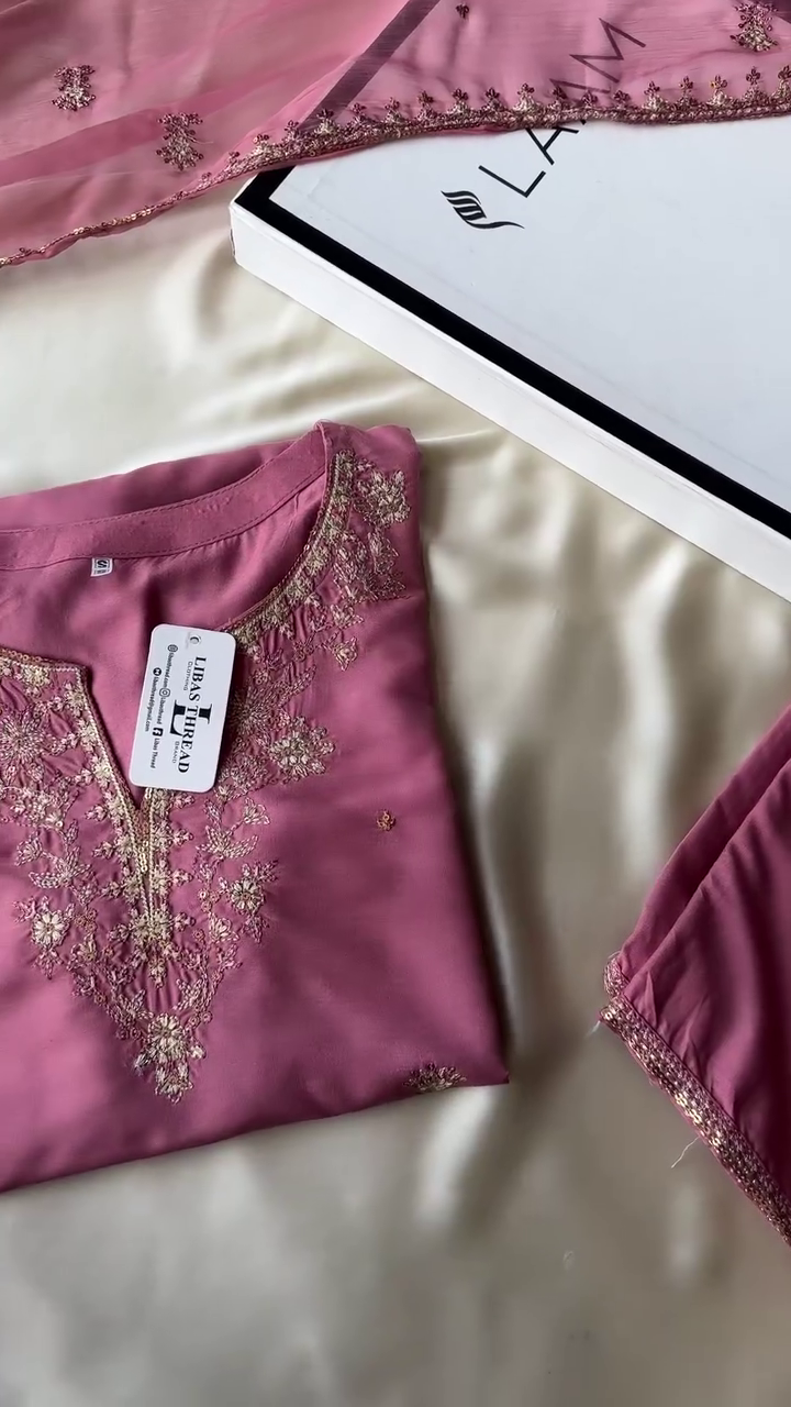 Luxurious Pink Embroidered Ethnic Suit with Delicate Detailing