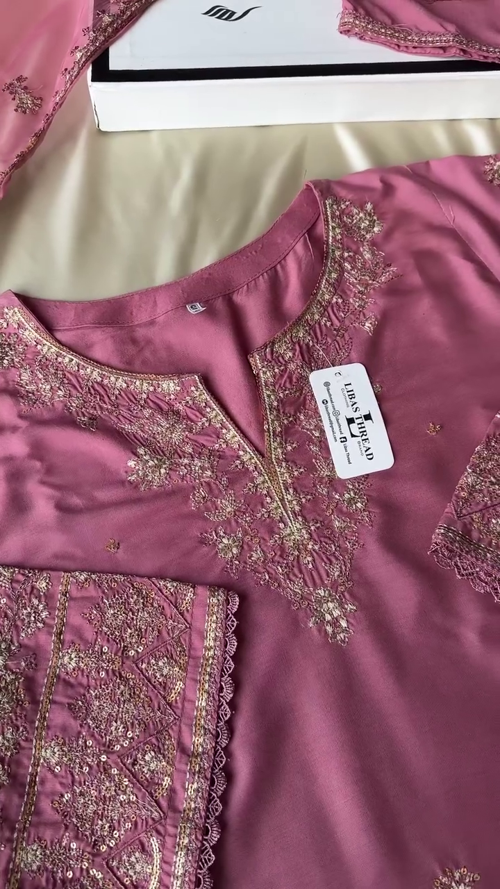 Luxurious Pink Embroidered Ethnic Suit with Delicate Detailing