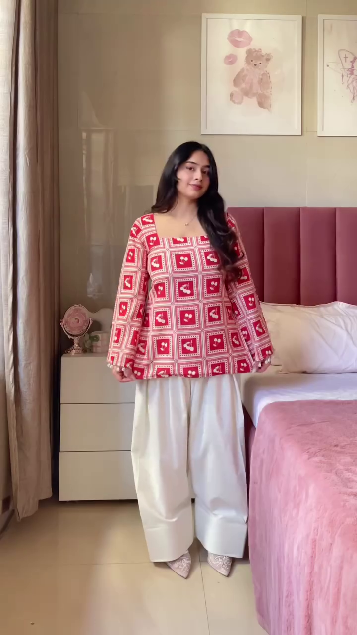 Effortless Style in a Printed Top and Denim Combo