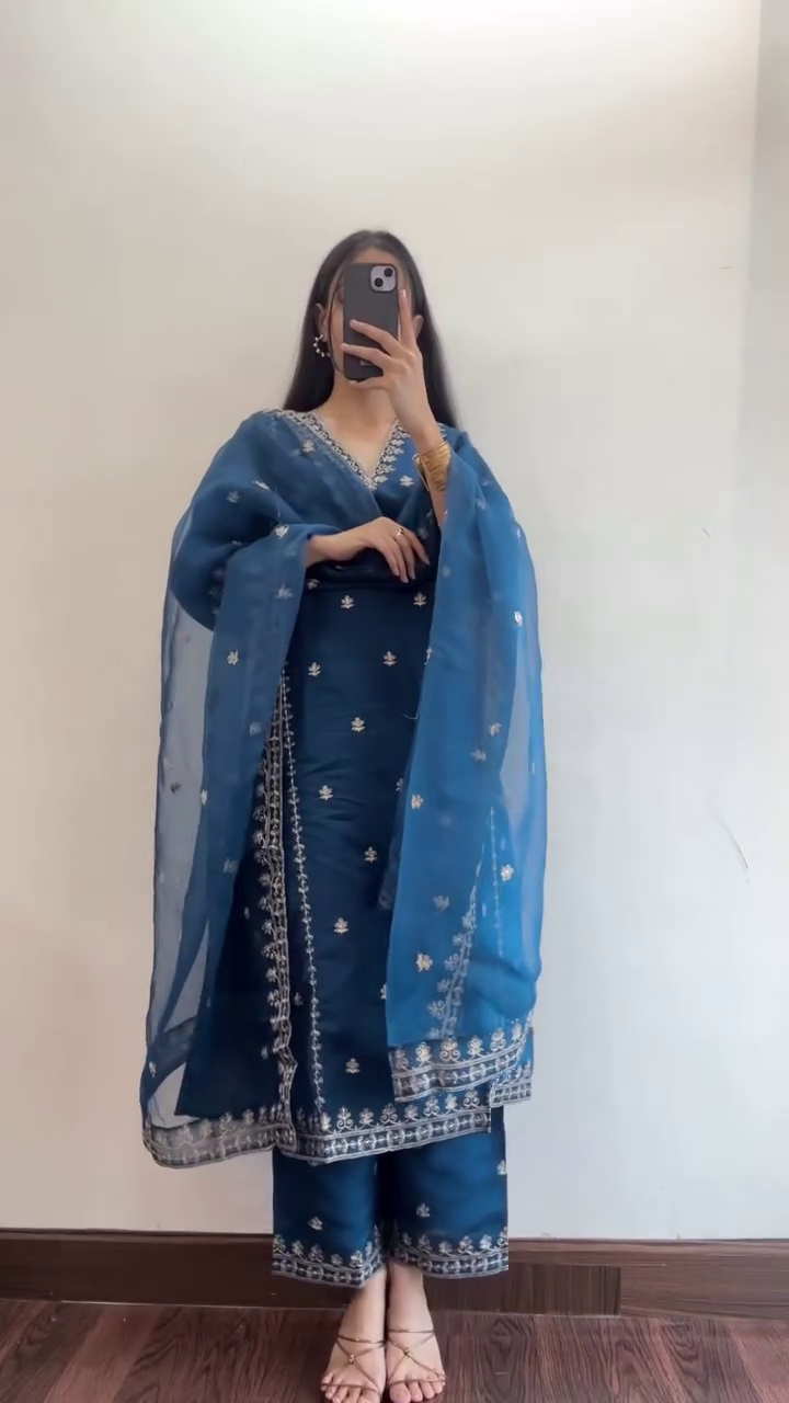 💙 Royal Blue Embroidered Kurta Set – Timeless Grace