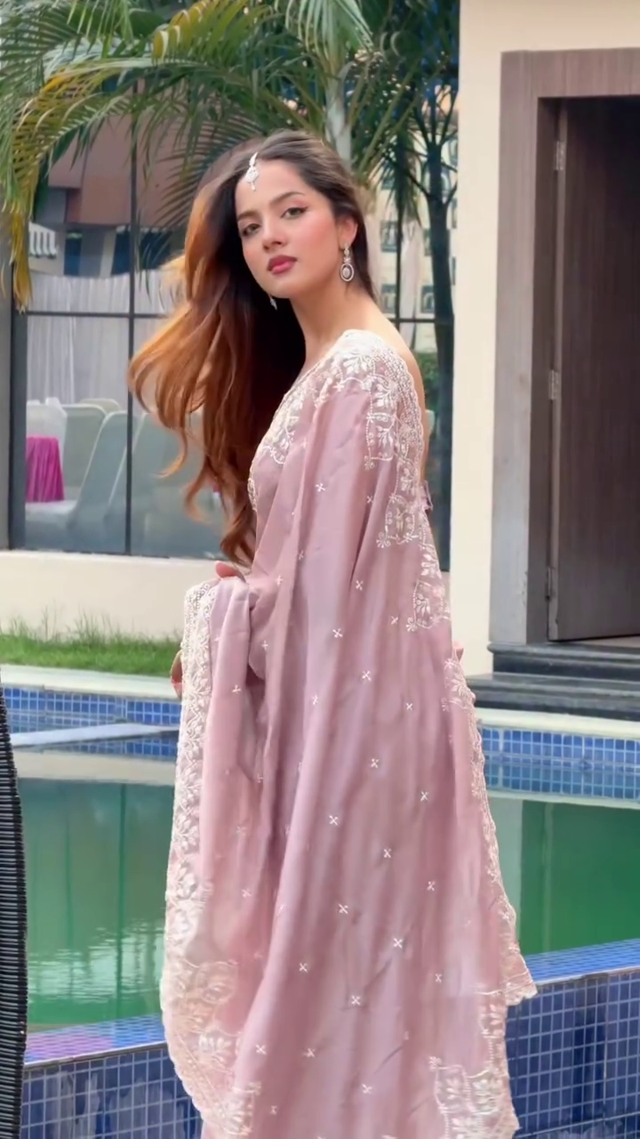 💜 Elegant Mauve Saree – Grace in Every Drape