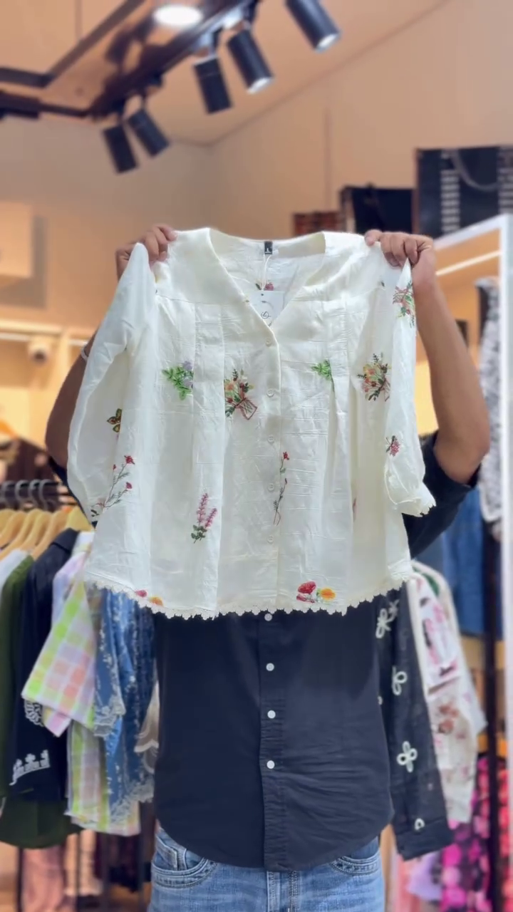 🌼 Cute Floral Top – Fresh & Feminine Vibes