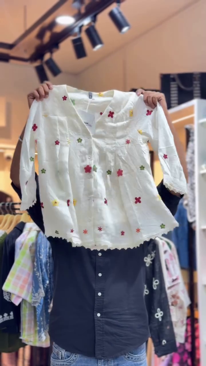 🌼 Cute Floral Top – Fresh & Feminine Vibes