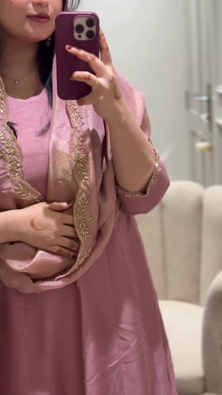 🌸 Soft Pink Silk Suit – Elegant Festive Glam