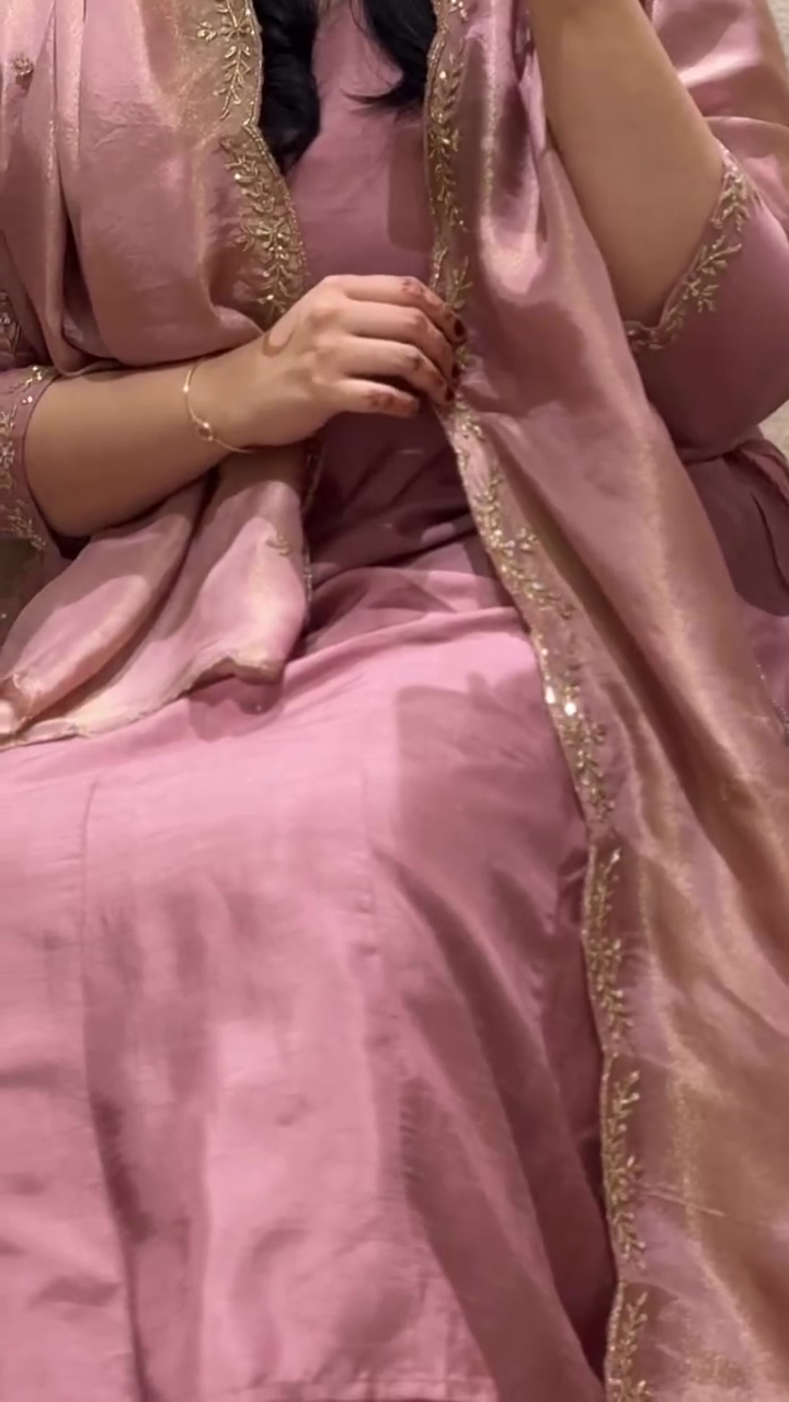 🌸 Soft Pink Silk Suit – Elegant Festive Glam