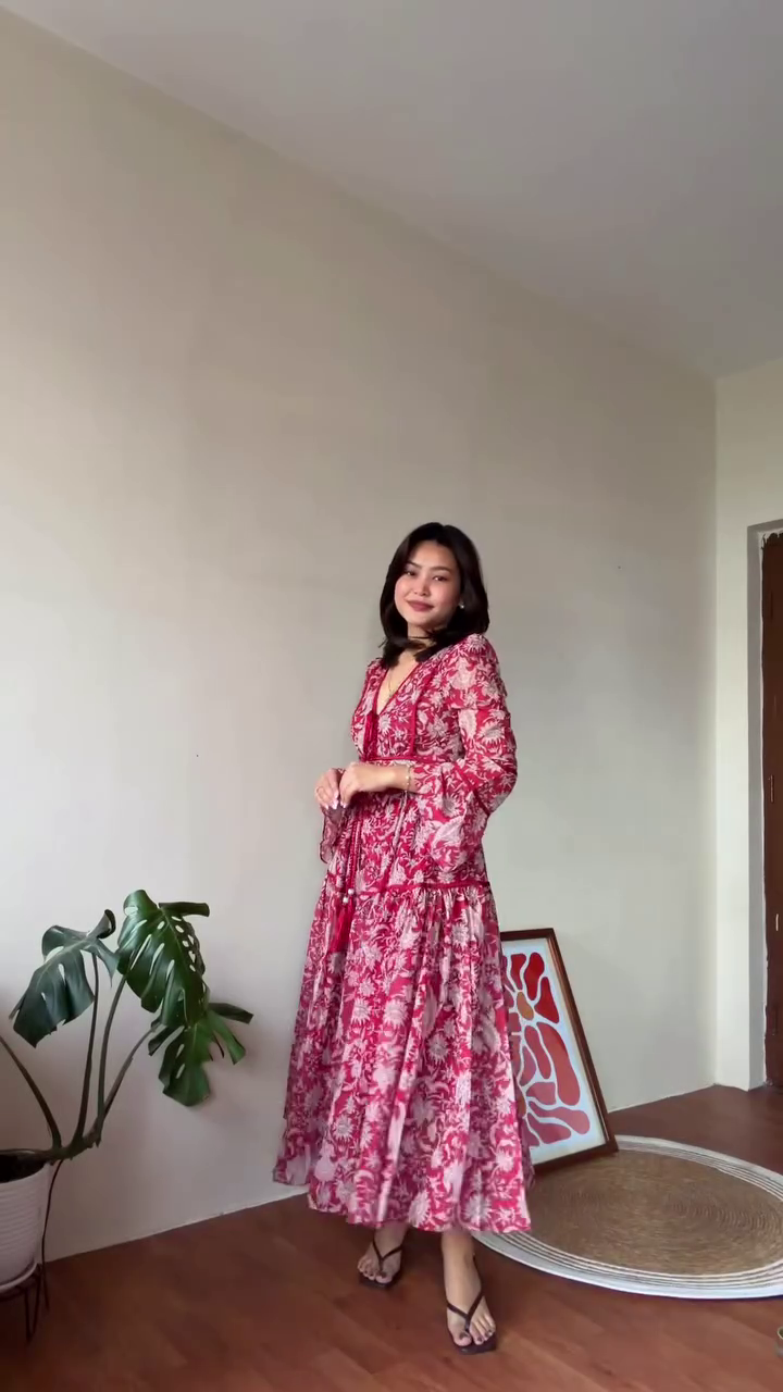 🌺 Red Floral Maxi Dress – Feminine & Flowy