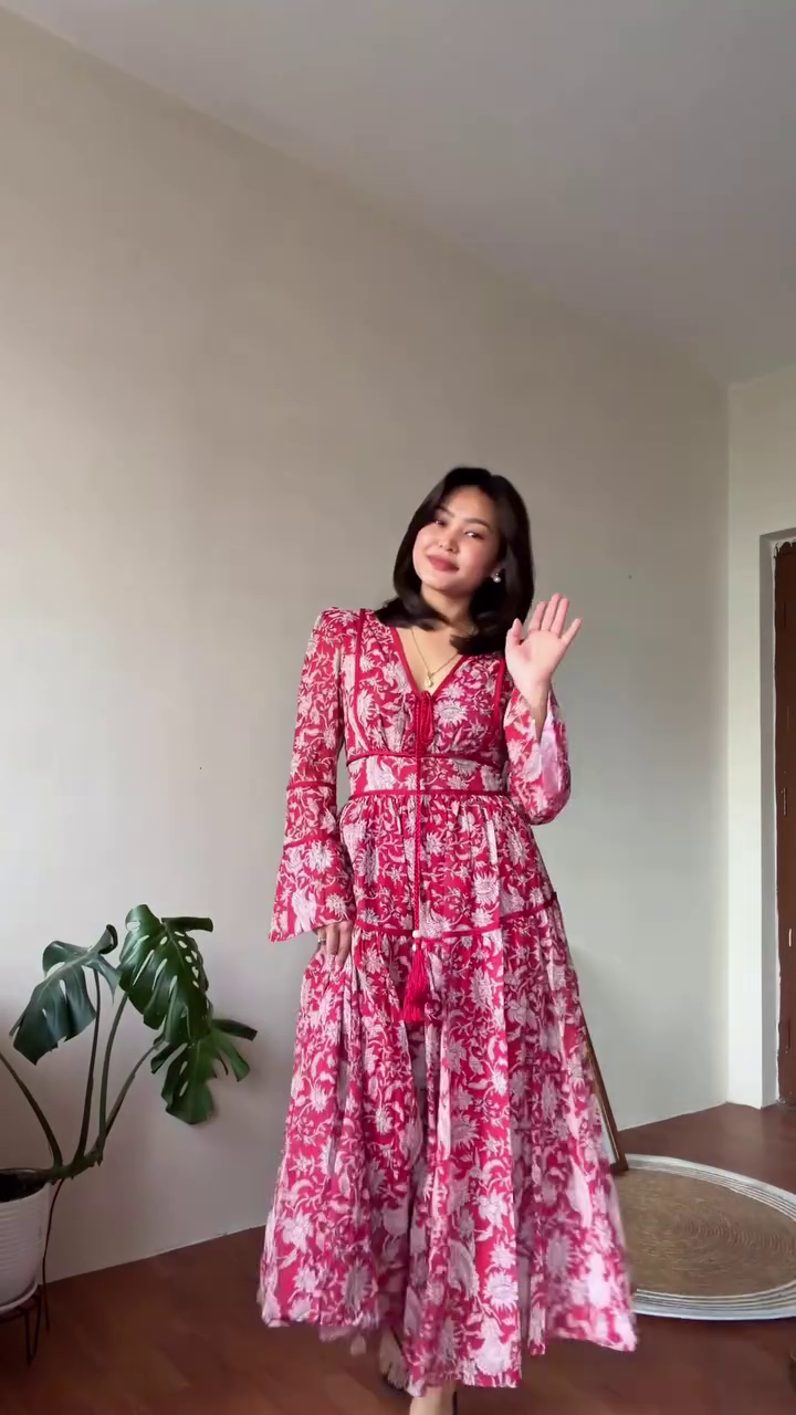 🌺 Red Floral Maxi Dress – Feminine & Flowy