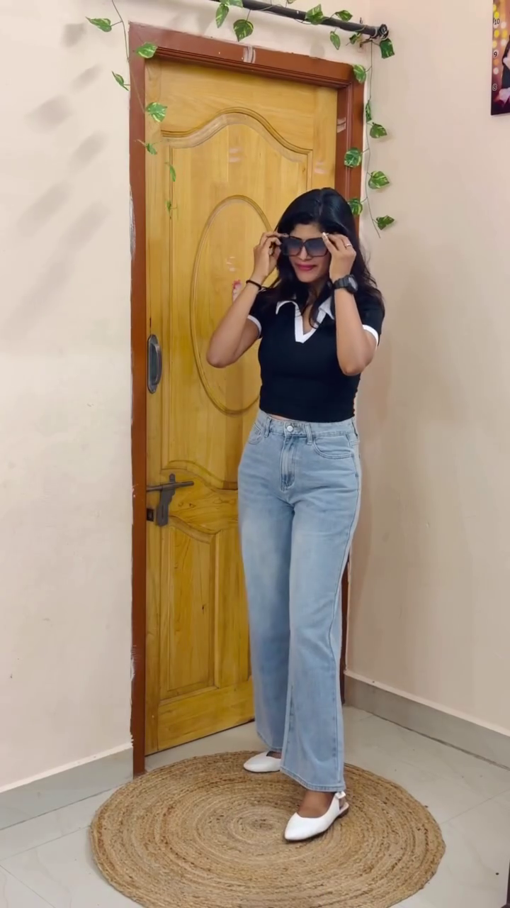 🖤 Sleek Black Top – Everyday Glam Look