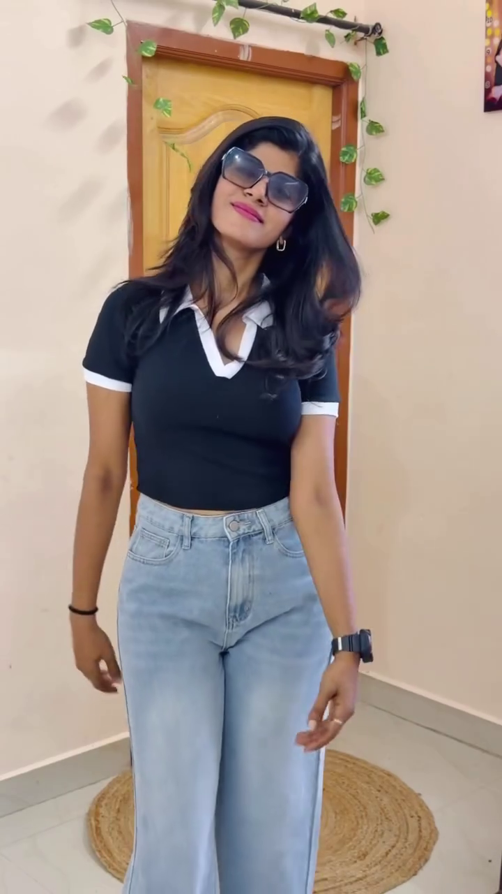 🖤 Sleek Black Top – Everyday Glam Look