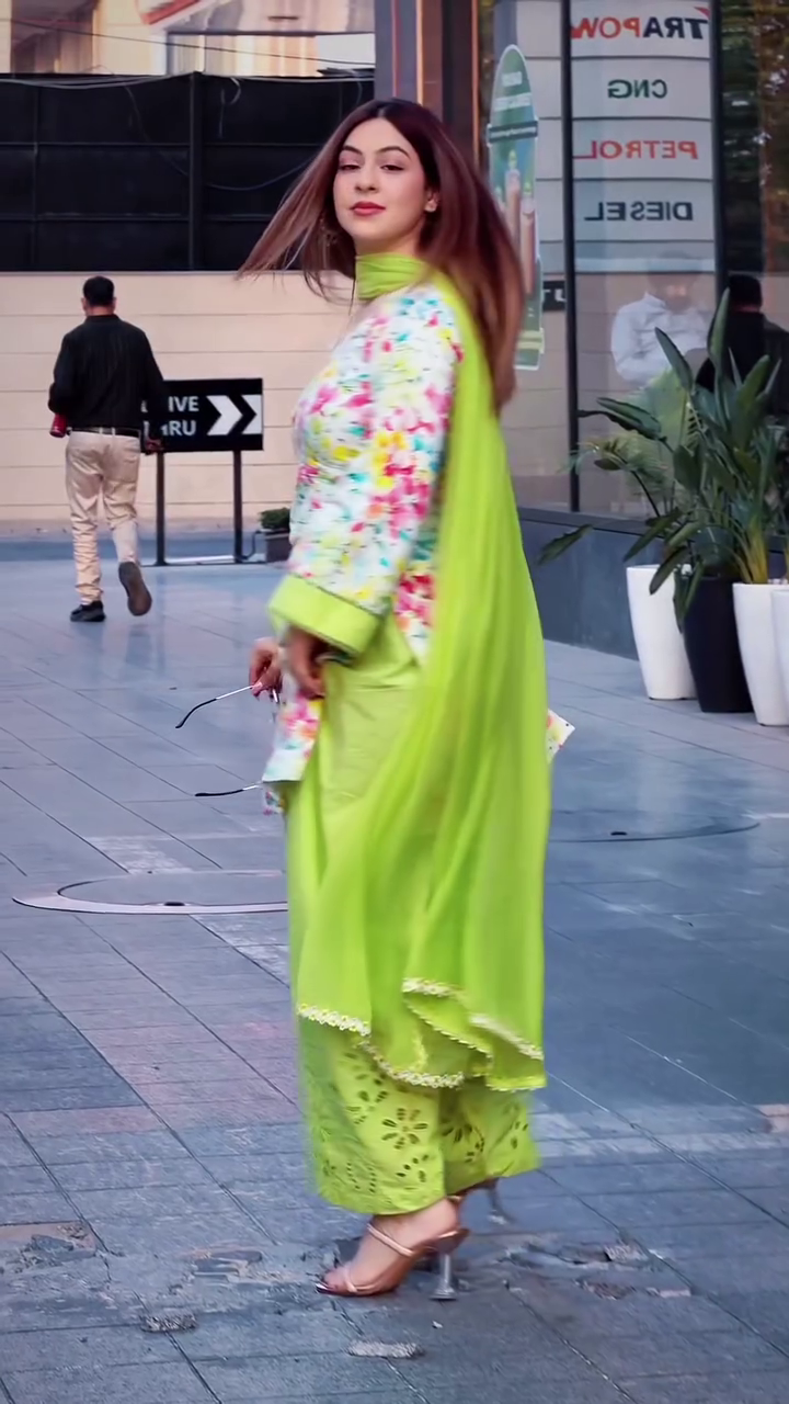 💚 Bright Floral Suit – Festive Ready Look